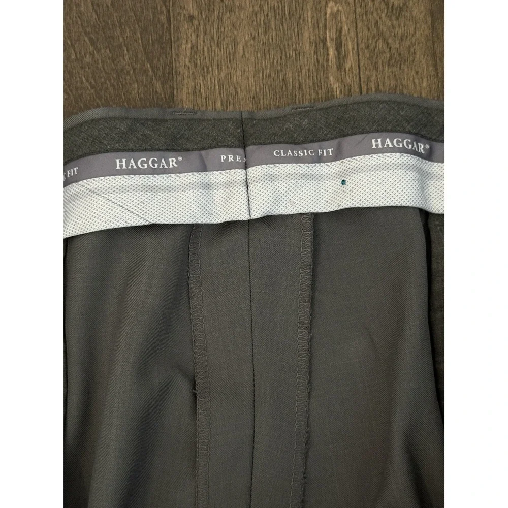 Haggar Mens Classic Fit Pleated Grey Dress Pants Size 42X30 Expandable Waist